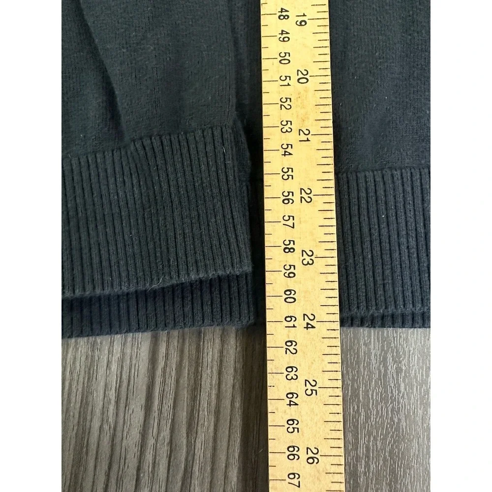 Tommy Hilfiger Men's Medium Black V Neck Sweater Pullover Preppy Classic Logo